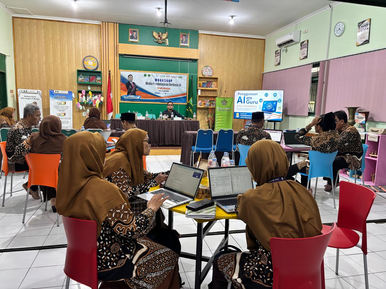 Tingkatkan Kompetensi Pendidik, MTsN 9 Bantul Sukses Gelar Workshop Pembelajaran Berbasis AI